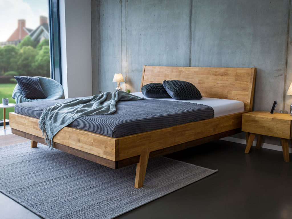 Moderní postel z dubového masivu JESSIE v retro stylu.